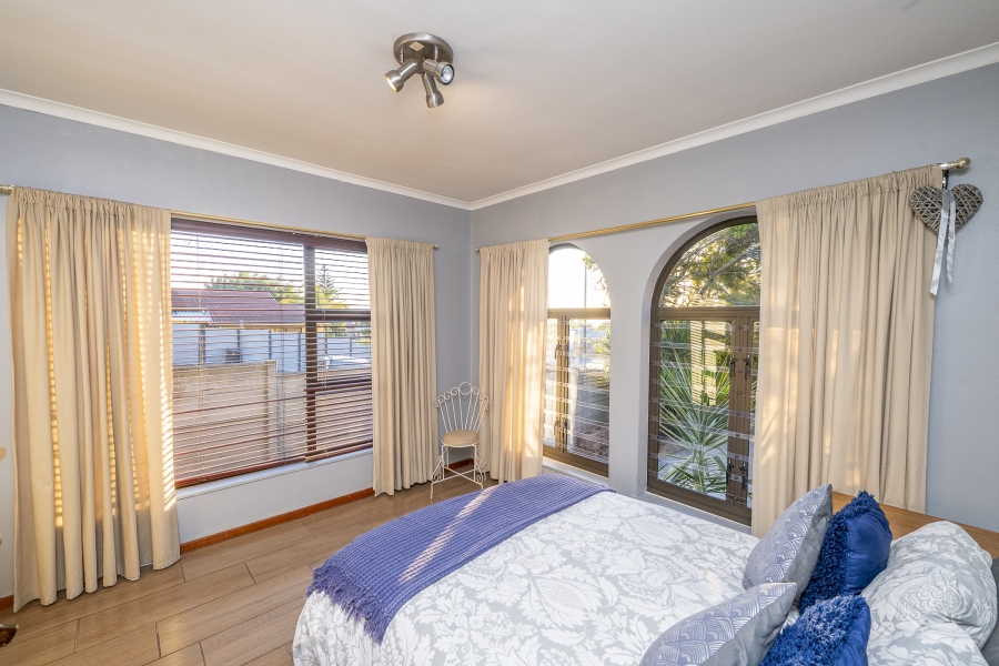 5 Bedroom Property for Sale in Protea Heights Western Cape